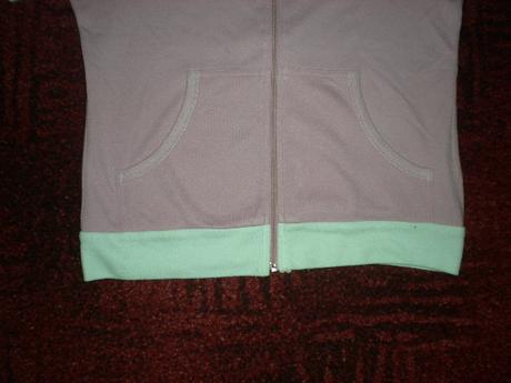 Růžové triko s bílou kapucí, 158