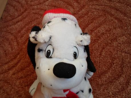 Bílý plyšový pes dalmatín, 