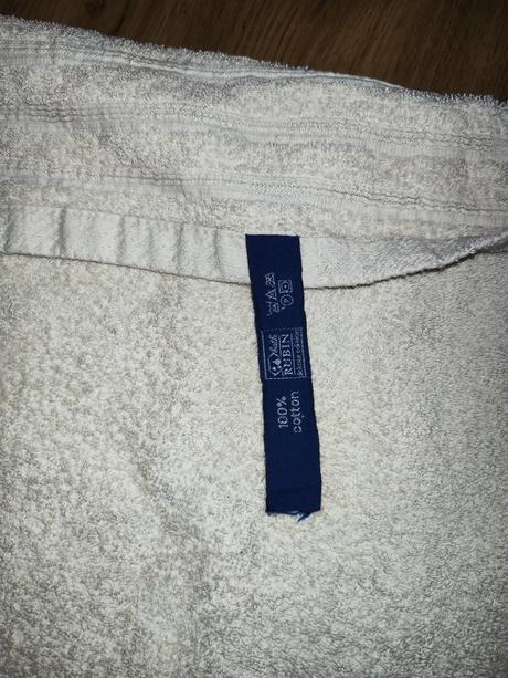 1 osuška, dva ručníky, 