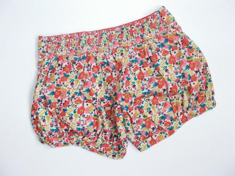 J368 květované kraťasy vel. 5-6 let, marks & spencer,116