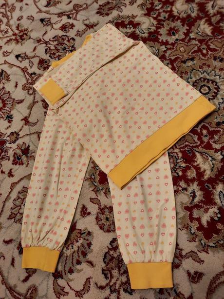 Srdíčkové pyžamo, 104