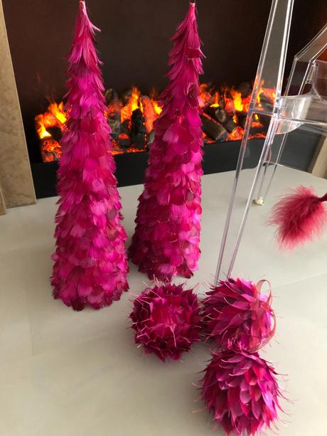 2 luxus vánoční peříčkové stromky+7 ozdob fuchsiov, 