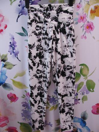 Elastické nové bílé legíny se vzorem, s