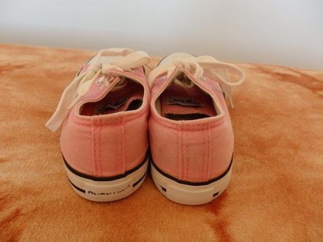 Růžové tenisky, 34