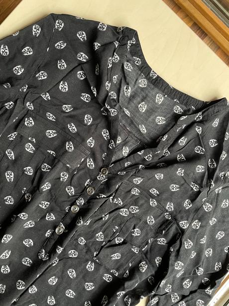 Košile s lebkou, vel není uvedena cca s-m, měřte, m