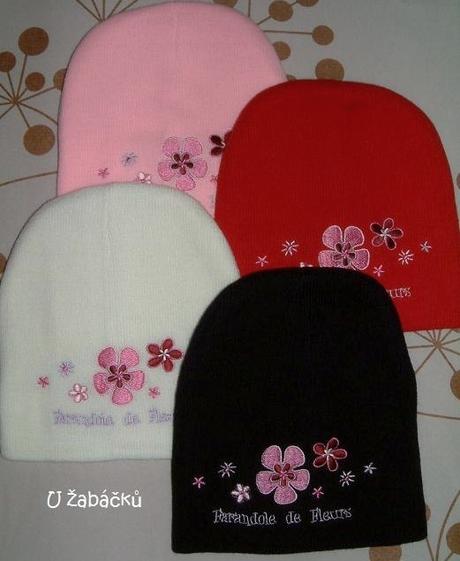 Holčičí zimní čepice kytičkovaná smetanová, 86 / 92 / 98