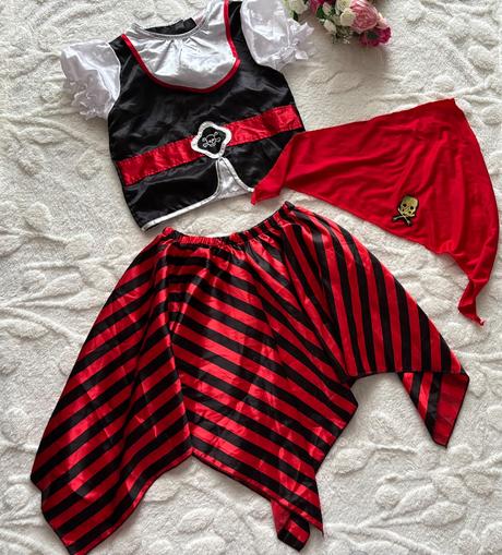 An27/ kostým pirátka - v.7/8 let, 