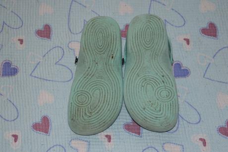 32 tyrkysové nazouváky, 32