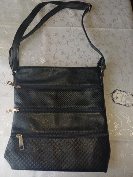 Nová kabelka crossbody, 