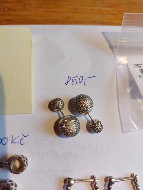 Přebytky přívěšku a korálku, pandora