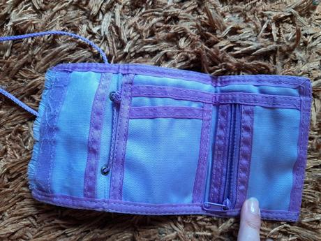 Peněženka používaná s kočičkami,