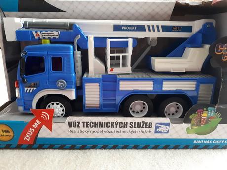 Auto s plošinou - vůz technických služeb,