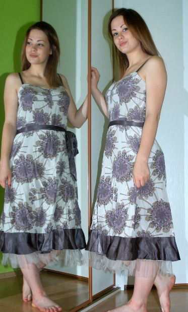 Společenské i letní hedvábné šaty, 44