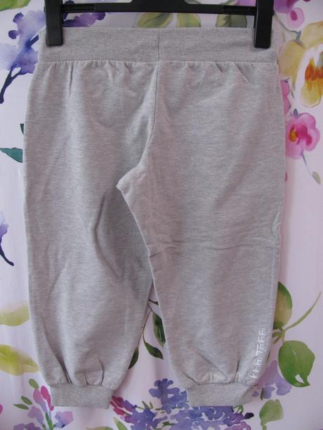 Bavlněné šedé 3/4 teplákové kraťasy karri traa, s