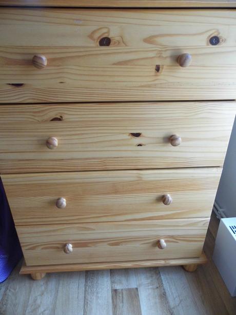 Dřevěná komoda, 