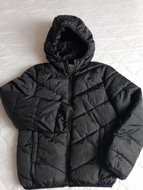 Černá přechodná bunda s kapucí, sinsay,146