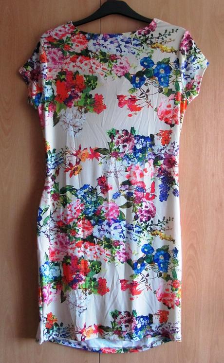 Květované šaty, 44