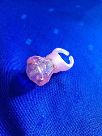 Velký růžový prsten pro princeznu,