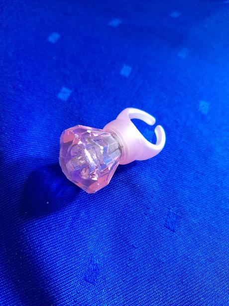 Velký růžový prsten pro princeznu,