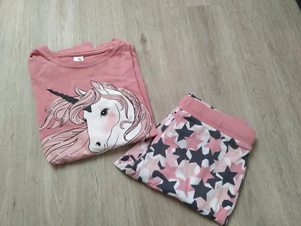 Růžové pyžamo s jednorožcem, 146