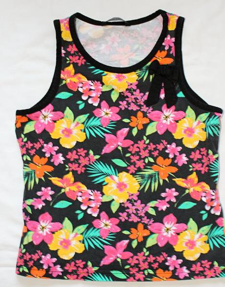 W405. kytičkované tílko s mašličkou 9-10 let, george,140