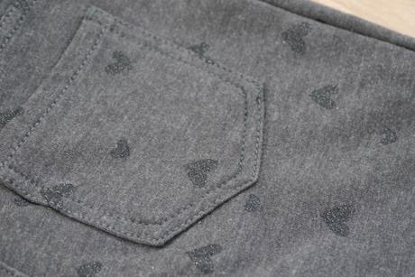 Treginy se srdicky - pevnejsi teplejsi material, h&m,134