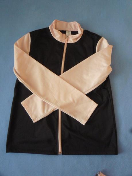 Sportovní set - tepláková souprava, triko, legíny, decathlon,146