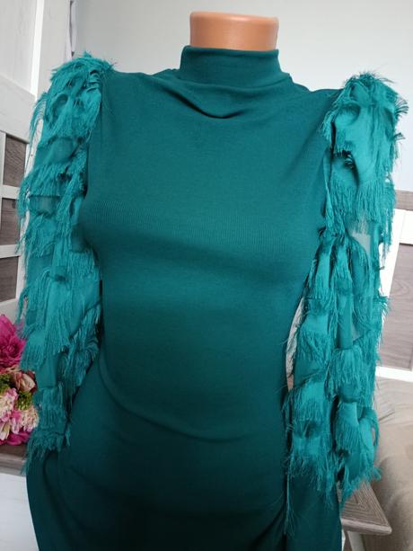 Tyrkysové šaty, 36