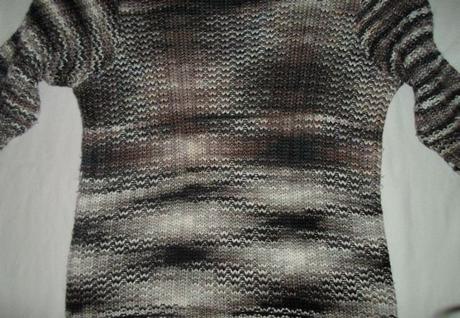 Krásný černo- bílý melírovaný svetr rolák, l