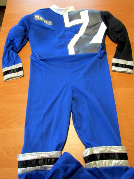 Karnevalový kostým-bojovník vel 140-146, 