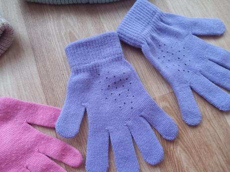 05 - set čepic a rukavic - velikost na cca 8 - 12, 