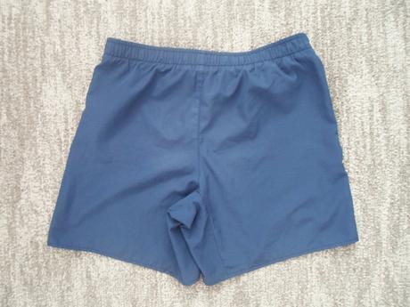 Modré plavkové kraťasy, 140