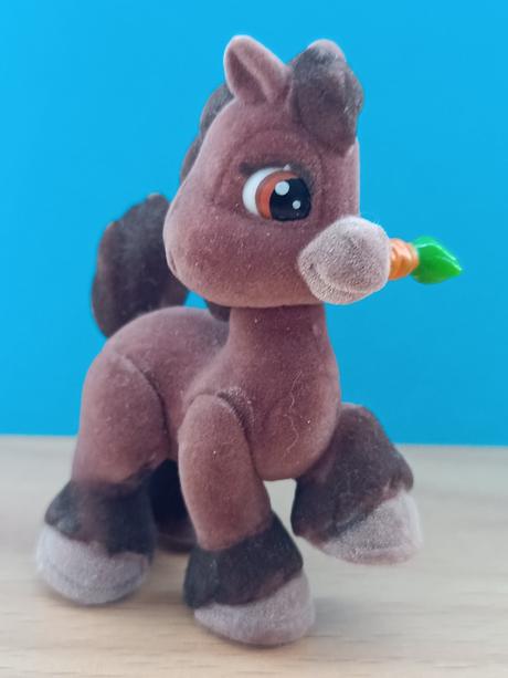 Sametový koník s mrkvičkou,
