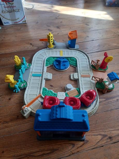 Krásná vláčkodráha fisher-price little people,