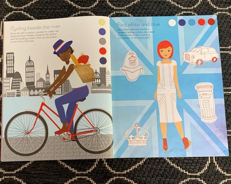 Sada s nálepkovými knižkami, zošitkami a bábikami,