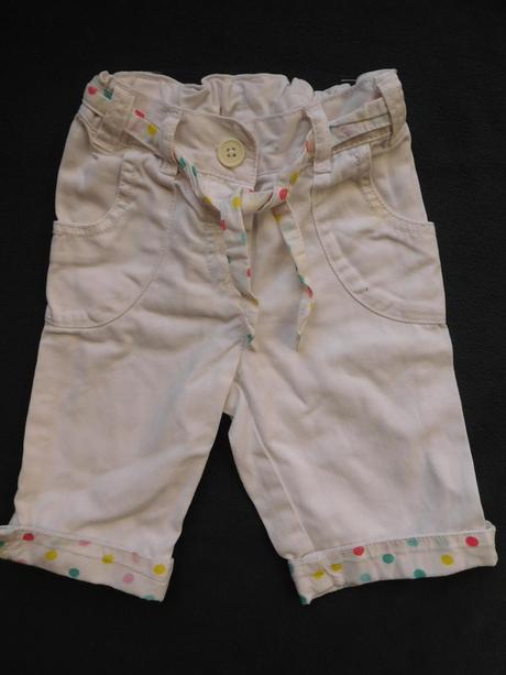 Bílé puntíkaté kraťasy s páskem, next,86