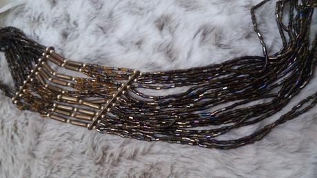 Korálkový náhrdelník / nepřehlédnutelný šperk, 