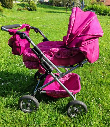 Dívčí kočárek, 