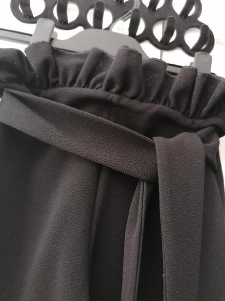 Kalhoty s volánkem, 32