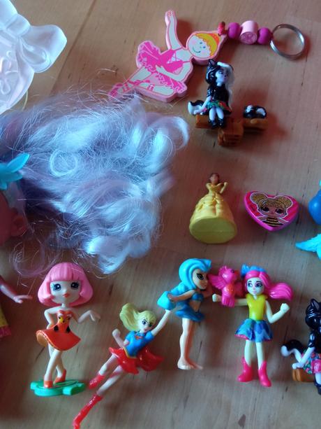 Hromádka hraček pro holčičku,