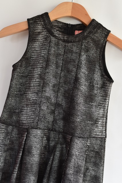 Šaty vel. 9 let, 134