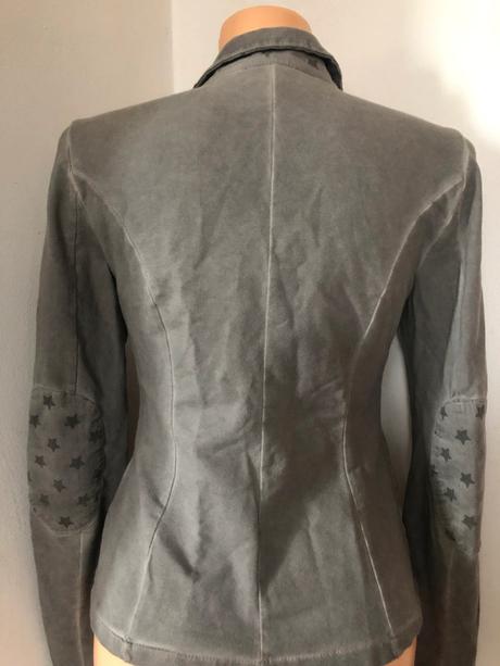 Vel. s šedohnědé sako, s