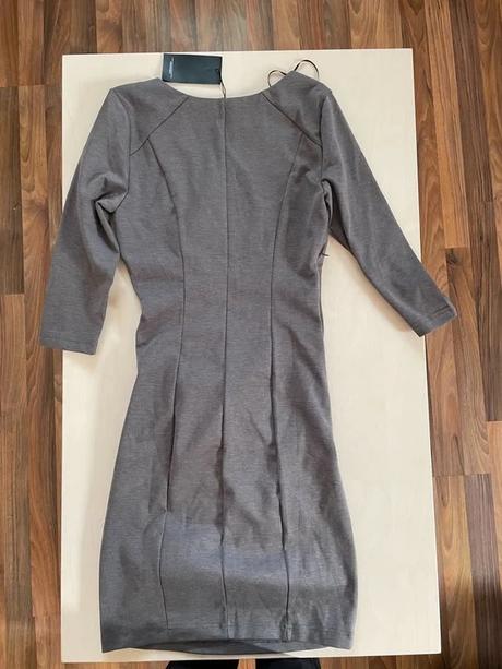 Nové šedé šaty, vel s, laura jo, s