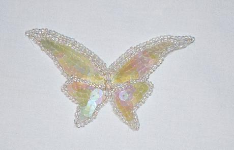 Nášivka z korálků a flitrů motýl háčkovaná, 