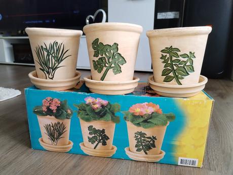 Květníky z terrakotty nové 3 kusy,