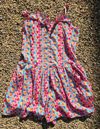 N72	dívčí kraťasový overal srdce vel. 158, young dimension,158