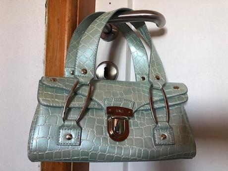 Svetle modra leskla kabelka mango, mango