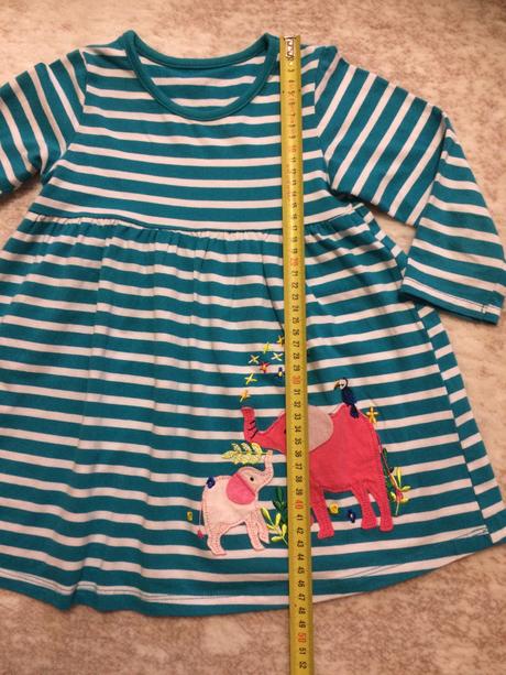 Pruhované šaty se slony, 92