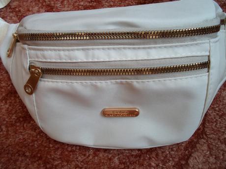 Krémová béžová taška na pas ledvinka,