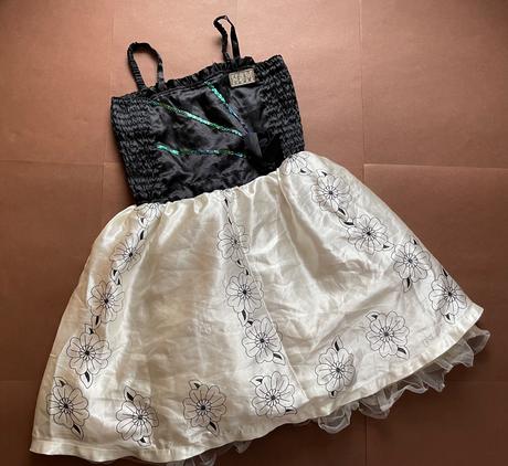 An10/ kostým šaty - v.128,